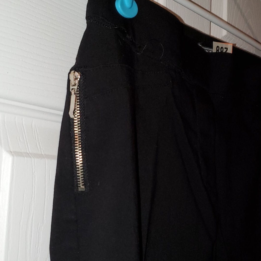 Dress pants - Picture 2 of 2